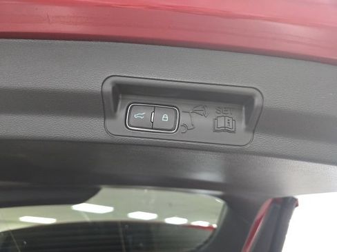 Used 2024 Ford Explorer XLT AWD/4WD image 11