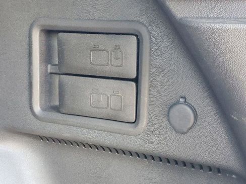 Used 2023 Chevrolet Equinox LT FWD image 30