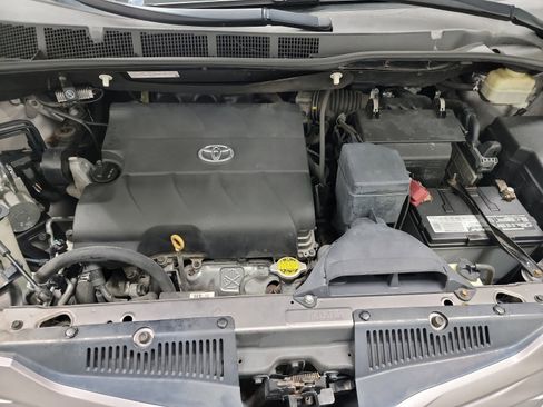 Used 2016 Toyota Sienna LE image 24