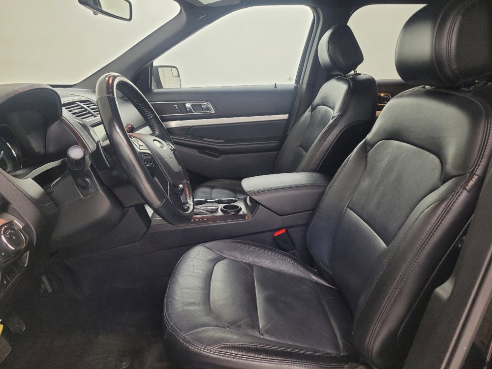Used 2017 Ford Explorer XLT w/ Equipment Group 202A FWD image 17