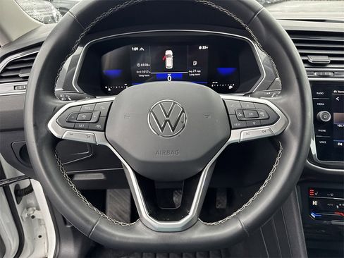 Used 2024 Volkswagen Tiguan SE image 11