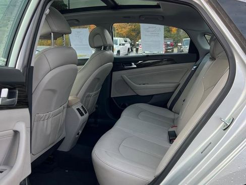 Used 2016 Hyundai Sonata Limited w/ Option Group 04 FWD image 11