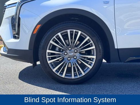 Used 2024 Cadillac XT4 Premium Luxury image 8