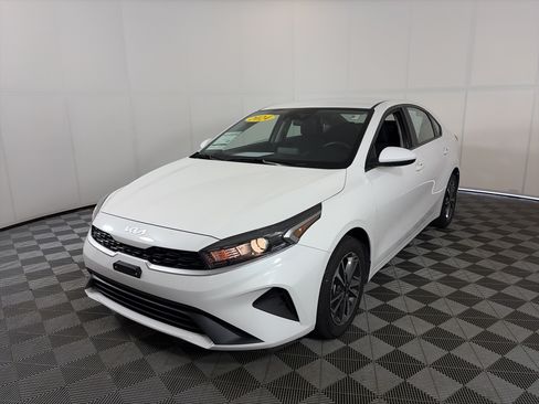 Certified 2024 Kia Forte LXS FWD image 3
