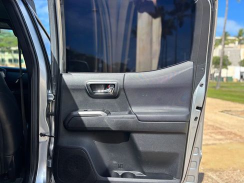 Used 2022 Toyota Tacoma TRD Off-Road image 17