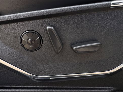 Used 2025 Ford F350 Platinum w/ FX4 Off-Road Package image 30