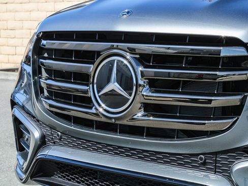 New 2026 Mercedes-Benz GLS 580 4MATIC image 5