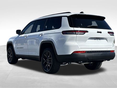 New 2025 Jeep Grand Cherokee L Altitude image 25