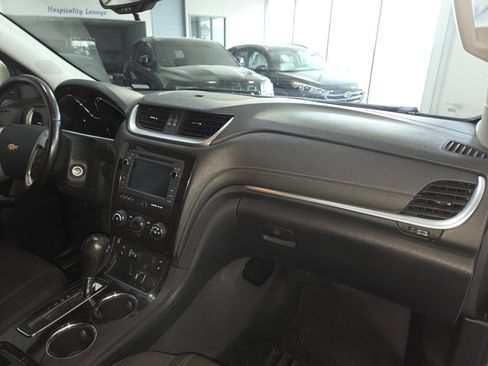 Used 2015 Chevrolet Traverse LT w/ Style and Technology Package FWD image 33