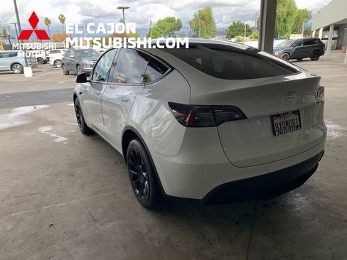 Used 2021 Tesla Model Y Long Range image 5