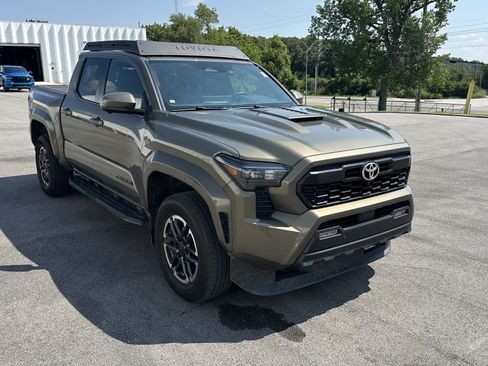 Used 2024 Toyota Tacoma TRD Sport w/ TRD Sport Premium Package AWD/4WD image 2