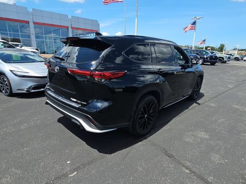 Used 2023 Toyota Highlander XSE AWD/4WD image 3