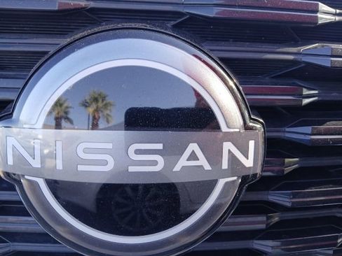 Used 2023 Nissan Rogue SV AWD/4WD image 2