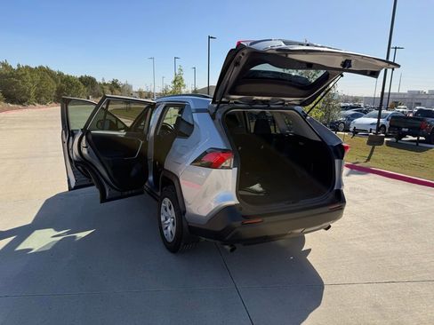 Used 2021 Toyota RAV4 LE image 24