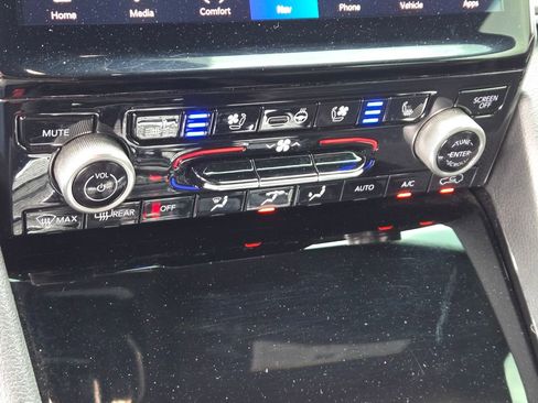 Used 2021 Jeep Grand Cherokee L Overland w/ Luxury Tech Group IV image 17