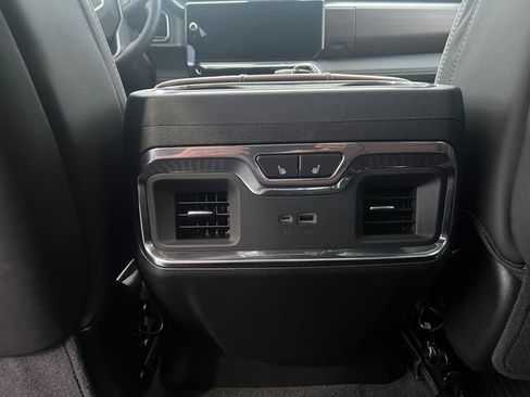 Used 2025 GMC Sierra 1500 Denali Ultimate AWD/4WD image 19