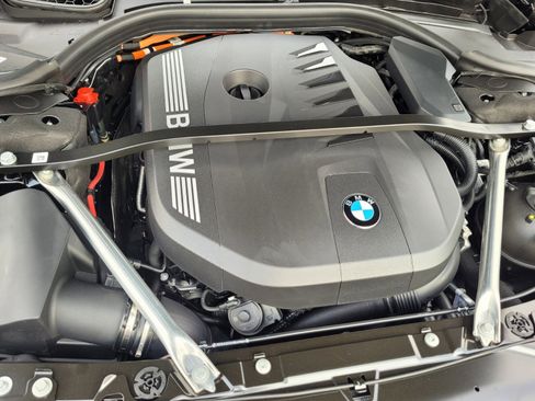 New 2025 BMW 750e xDrive image 18