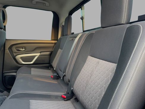 Used 2022 Nissan Titan SV image 22