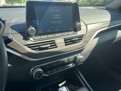 Used 2025 Nissan Altima 2.5 SV FWD image 17