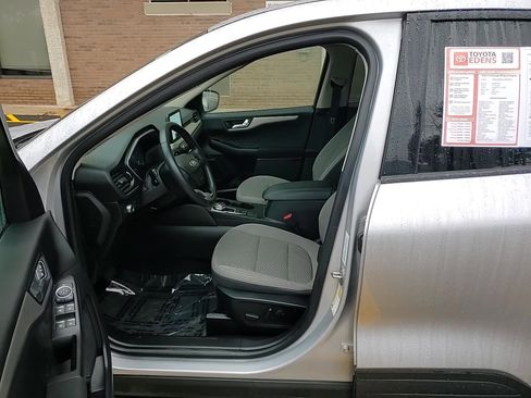 Used 2020 Ford Escape SE Sport image 11