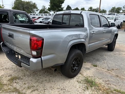 Used 2018 Toyota Tacoma SR w/ SR Convenience Package RWD image 8