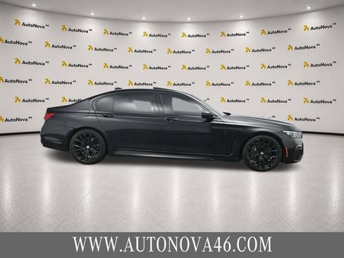 Used 2022 BMW 740i w/ M Sport Package RWD image 10