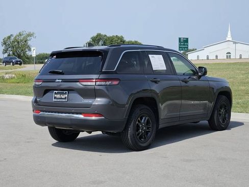 Used 2024 Jeep Grand Cherokee Laredo RWD image 7