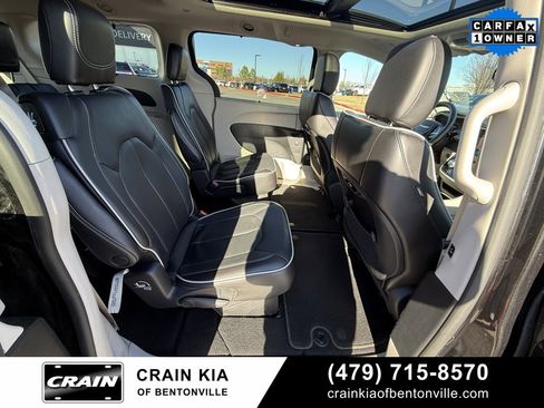 Used 2023 Chrysler Pacifica Limited image 33