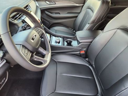 New 2025 Jeep Grand Cherokee L Limited w/ Black Appearance Package image 9