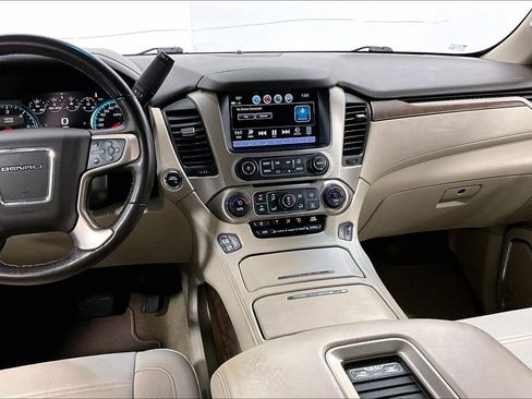 Used 2019 GMC Yukon Denali AWD/4WD image 8
