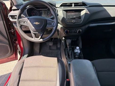 Used 2023 Chevrolet TrailBlazer LS AWD/4WD image 2