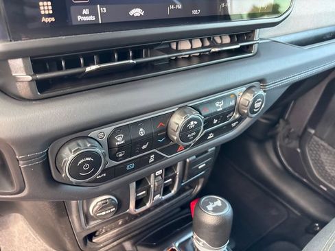 Used 2025 Jeep Wrangler Unlimited Sahara AWD/4WD image 22