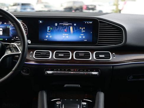 Used 2025 Mercedes-Benz GLE 450e 4MATIC w/ Driver Assistance Package image 28