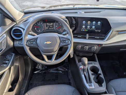 Used 2026 Chevrolet Trax LS w/ LS Convenience Package image 15