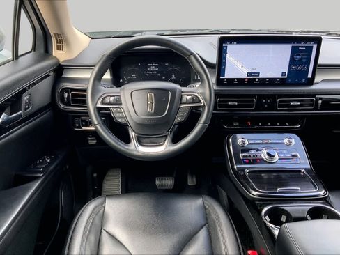 Used 2023 Lincoln Nautilus FWD w/ Premium Package image 5