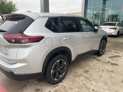 Used 2024 Nissan Rogue SV FWD image 10