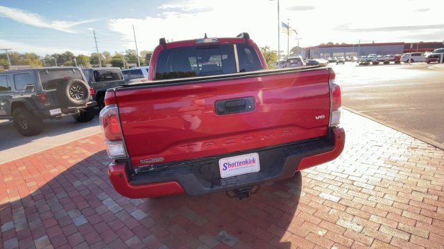 Used 2022 Toyota Tacoma TRD Off-Road w/ Technology Package AWD/4WD image 8