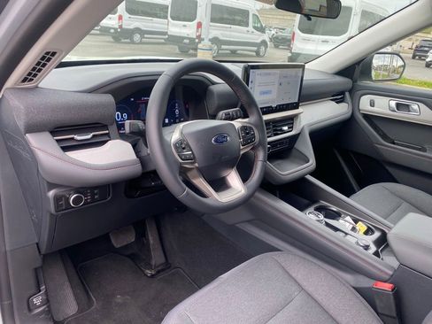 New 2026 Ford Explorer Active RWD image 12