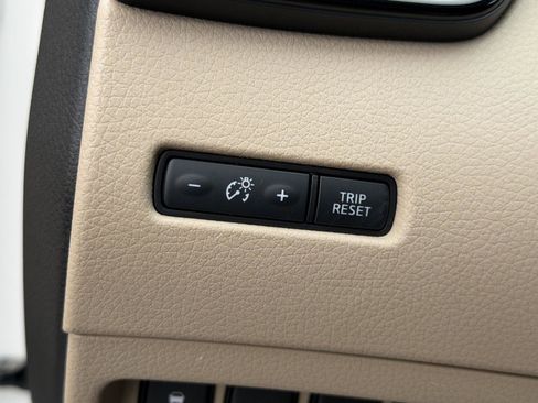 Used 2019 Nissan Rogue SV AWD/4WD image 13