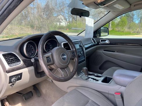 Used 2012 Jeep Grand Cherokee Laredo w/ Laredo E Group image 19