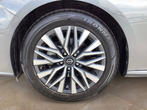 Used 2024 Nissan Altima 2.5 SV image 30