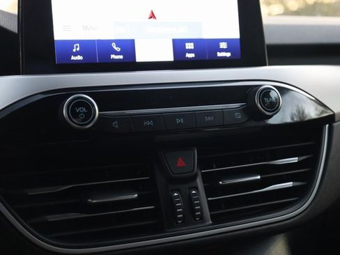 Used 2020 Ford Escape SE image 20