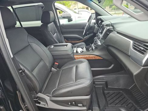 Used 2019 Chevrolet Suburban Premier image 15