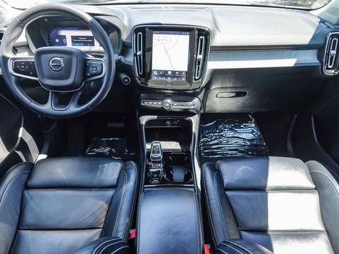 Used 2024 Volvo XC40 B5 Ultimate w/ Protection Package Premier AWD/4WD image 11