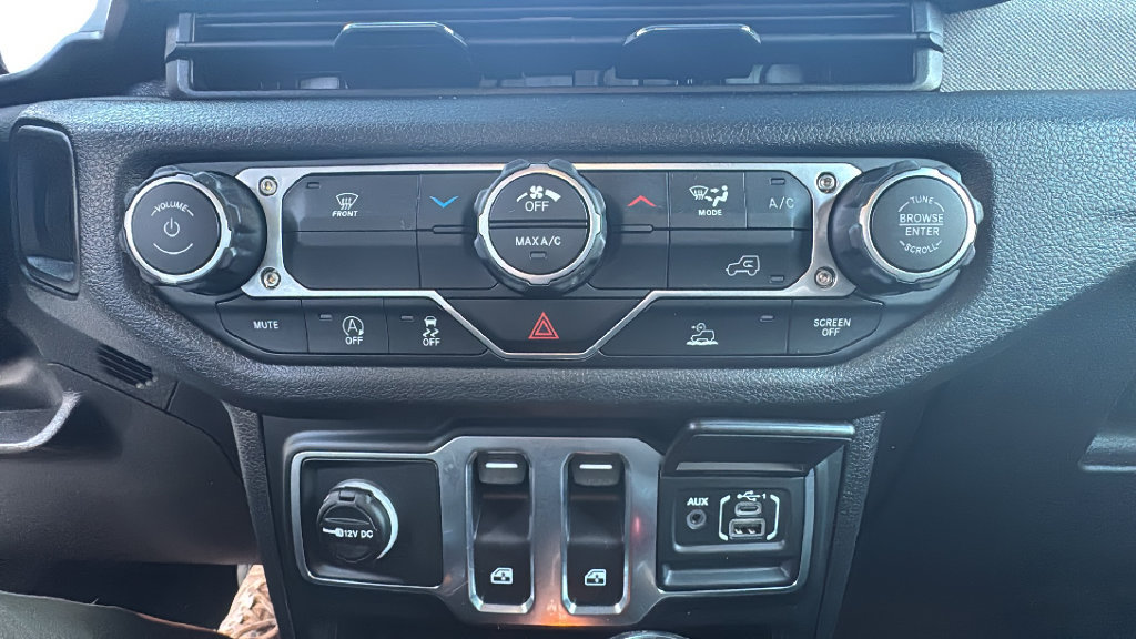 Used 2025 Jeep Wrangler Sport AWD/4WD image 24