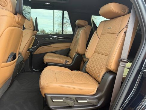 Used 2023 Cadillac Escalade Premium Luxury image 20