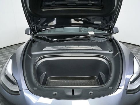 Used 2022 Tesla Model Y Long Range image 32