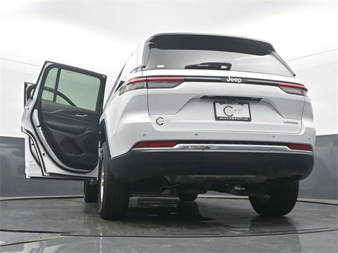 Used 2024 Jeep Grand Cherokee Laredo image 60