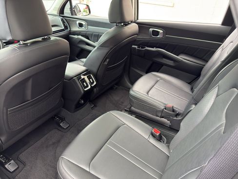 Used 2024 Kia Sorento SX AWD/4WD image 24