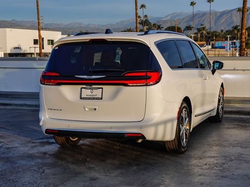 New 2026 Chrysler Pacifica Pinnacle image 9